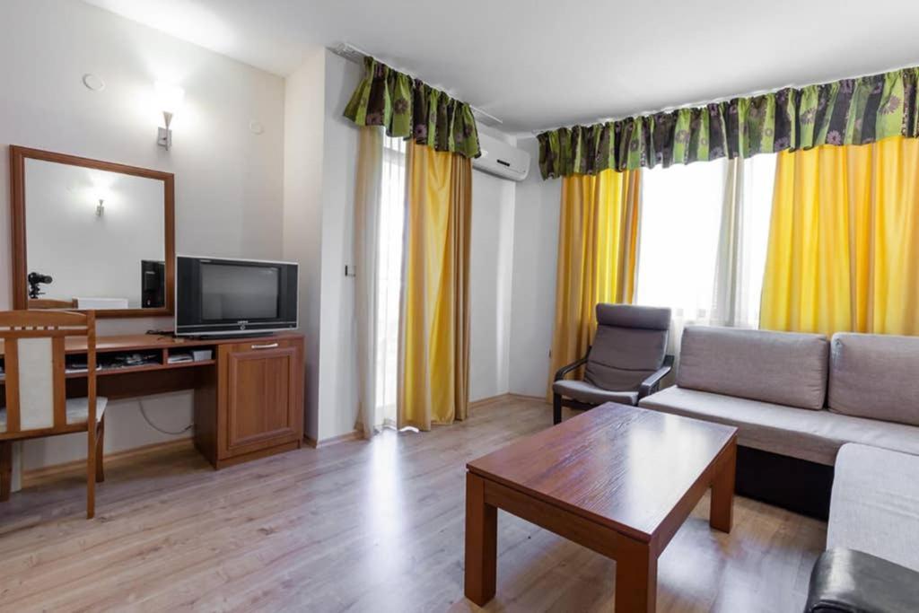 Avalon Appartament Da Lary Slăntjev Brjag Exteriör bild