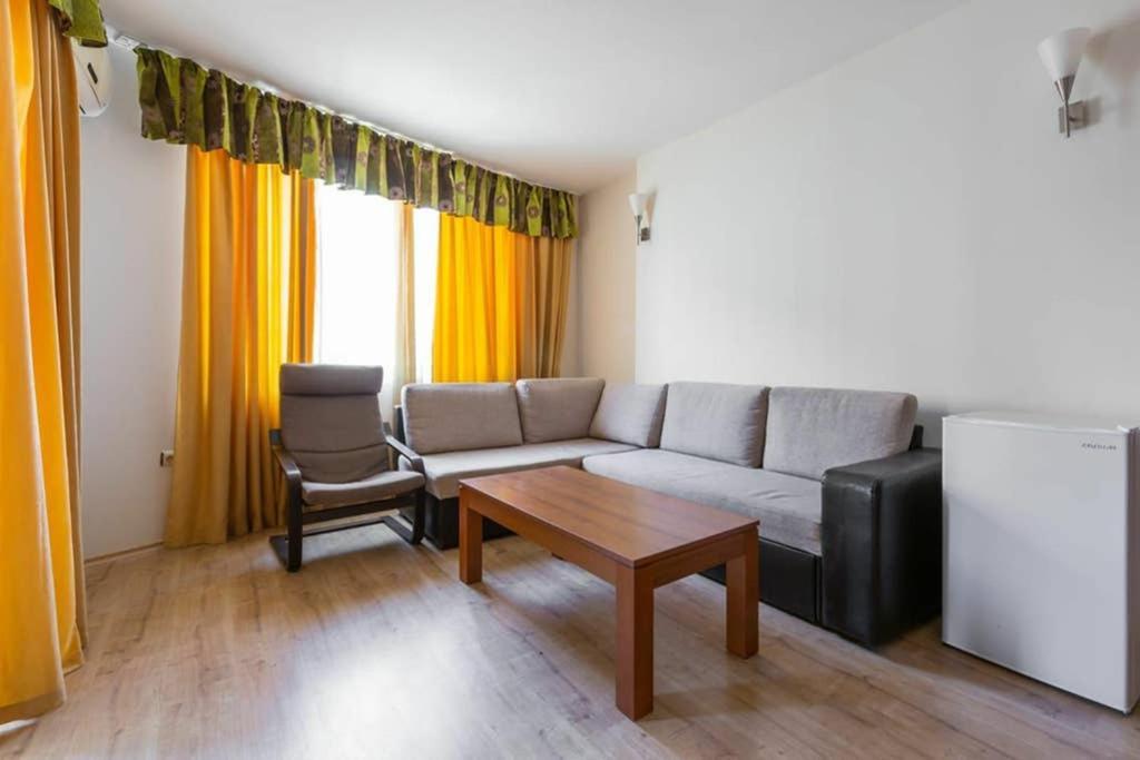 Avalon Appartament Da Lary Slăntjev Brjag Exteriör bild